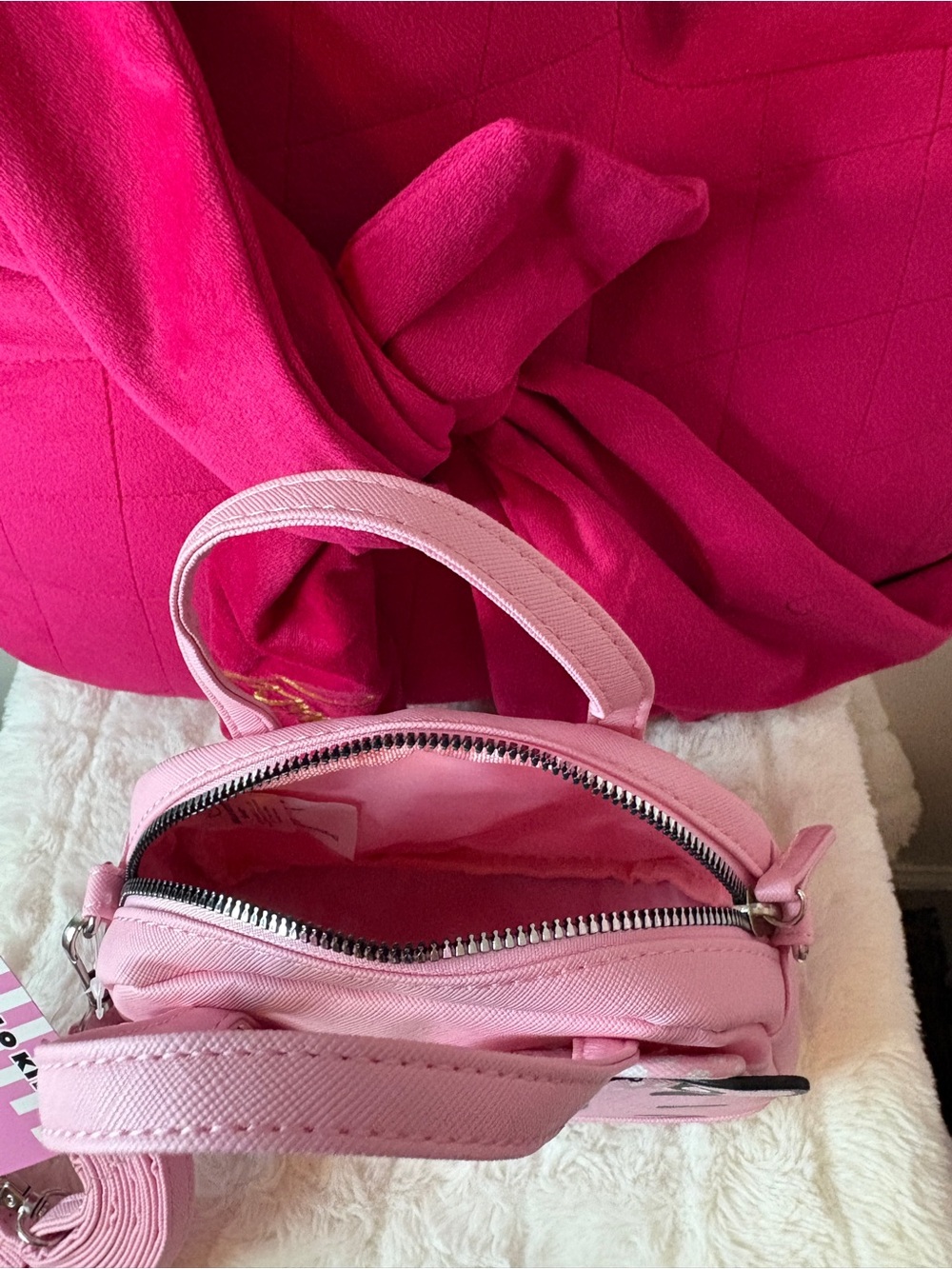 Hello Kitty mini handbag with crossbody strap - Picture 3 of 4